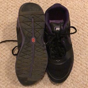 Nike training shoe size 7.5 black/purple